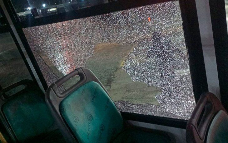 Tiraron piedras a colectivos de la empresa DOTA antes de que arranque el paro general de la CGT