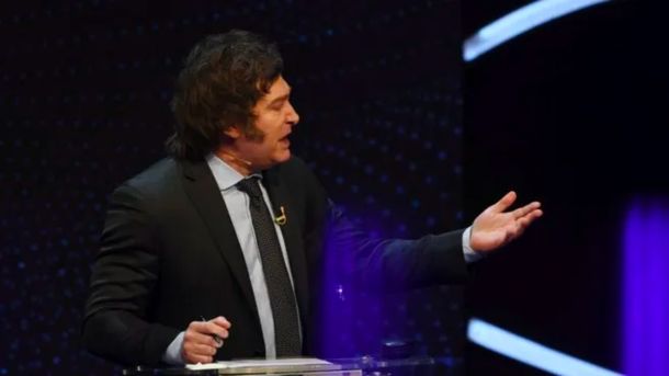 Durante el debate, la cuenta oficial de Sergio Massa expone con archivos las contradicciones de Javier Milei