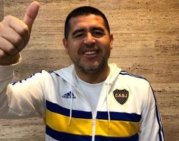 Riquelme le tiró una a Toti Pasman que le quedó adentro