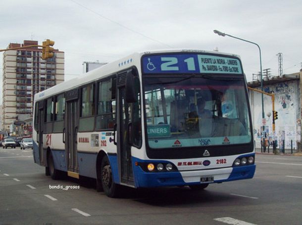 Balearon a un colectivero de la línea 21 durante un asalto en Puente Saavedra