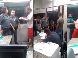 La policía de Bolsonaro le quebró el brazo a un dirigente petista por llevar una remera de Lula libre