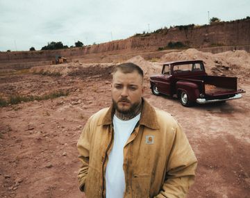 Zeballos presenta AMOR FIADO