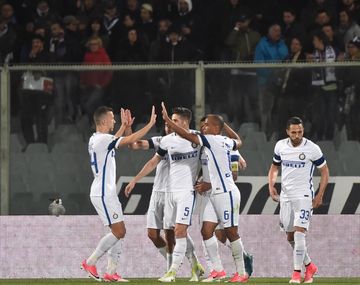 Todos saludan a Icardi, el gran capitán del equipo milanés