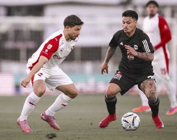 Independiente le ganó sobre la hora a Deportivo Riestra y le dio una mano a River