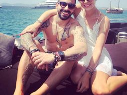 El romántico y familiar viaje del Pocho Lavezzi y su novia: Un besito desde Aruba