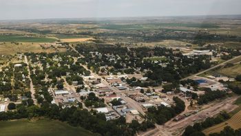 Un pueblo de 800 habitantes busca vecinos: ofrece terrenos gratis, servicios instalados y ayuda económica.