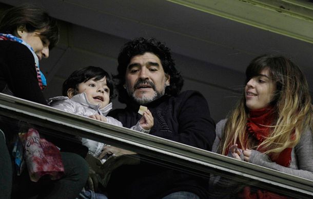 Diego Maradona: Si Benjamín se va a Independiente me la corto