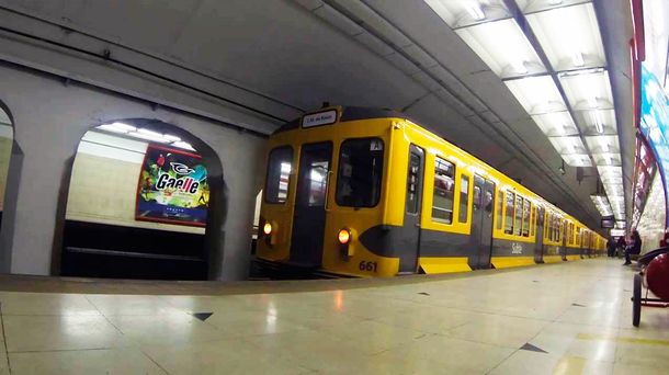 Una joven denunció que un hombre se masturbó frente a ella en el subte