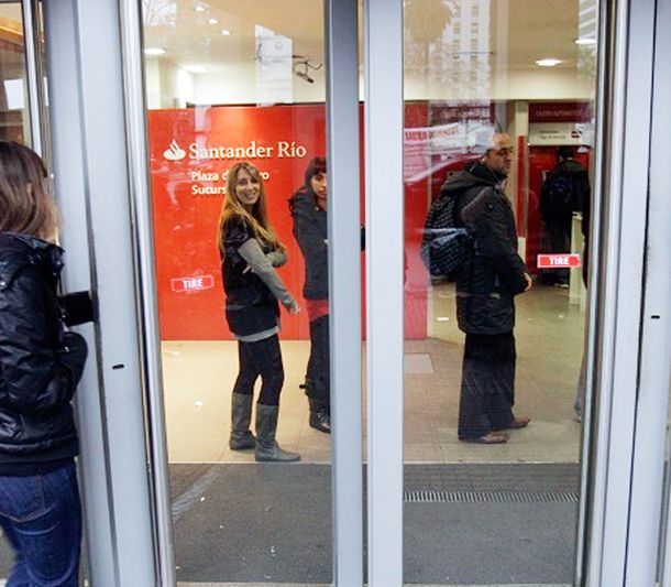 Los bancarios pedirán la reapertura de paritarias si no hay cambios en Ganancias