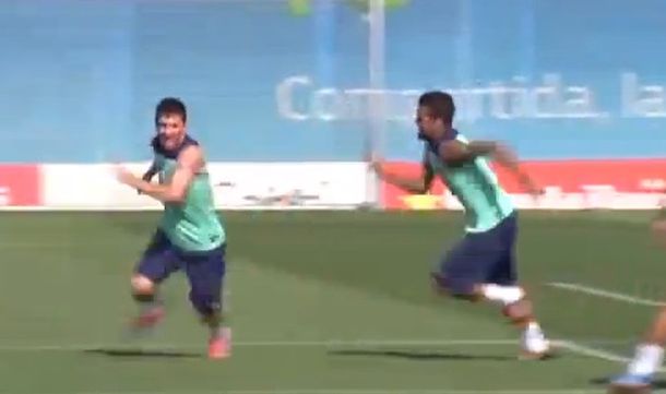 Messi dejó en ridículo a Dani Alves jugando a la mancha