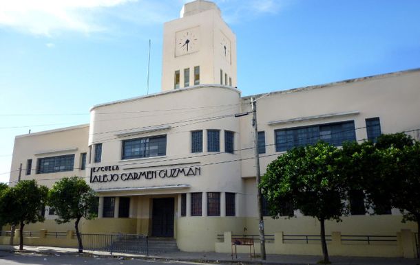 Le fracturó la pierna a la directora por sancionar a su hija