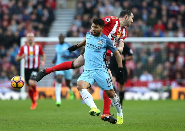 El Kun abrió la cuenta cerca del final del primer tiempo