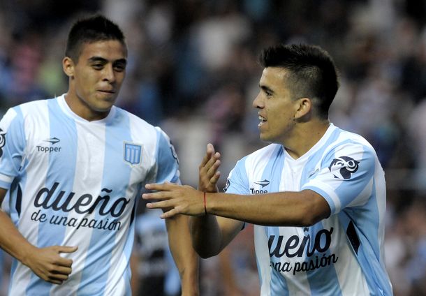 Racing sufrió pero logró su primer triunfo en el campeonato