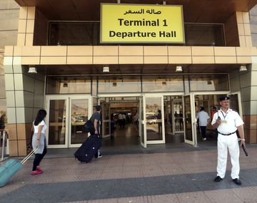 Una caja negra del avión grabó una explosión