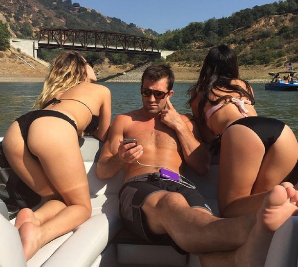 Este peleador de UFC sí que sabe disfrutar de su tiempo libre