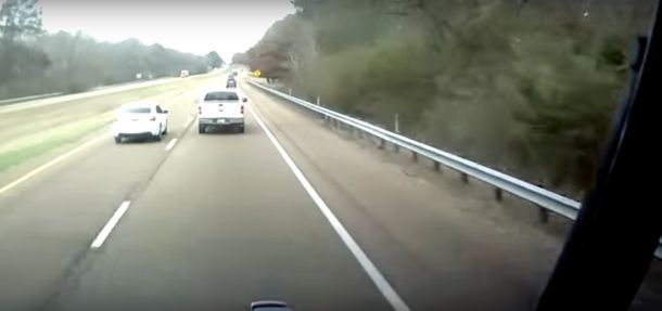 Violento choque entre condutores imprudentes en Misispi