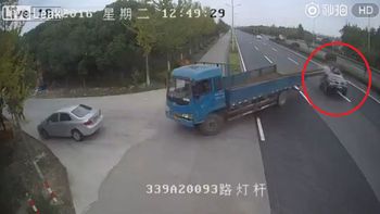 Brutal choque en una autopista de China Brutal choque en una autopista de China