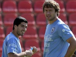 el capitan uruguayo hablo de indignacion e impotencia tras la sancion a suarez el capitan uruguayo hablo de indignacion e impotencia tras la sancion a suarez