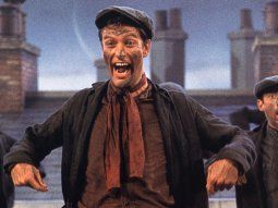El mítico deshollinador de Mary Poppins cumplió 100 años y sentenció: No son suficientes