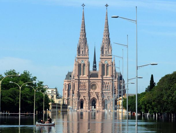 Baja el agua pero todavía quedan unos 3000 evacuados