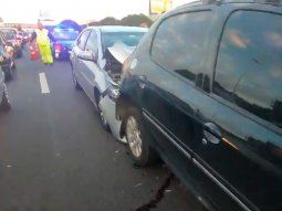 Dos choques en la General Paz involucran a cinco vehículos y deja cuatro heridos