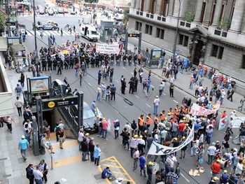 Proteccionistas y galgueros protagonizaron incidentes frente al Congreso