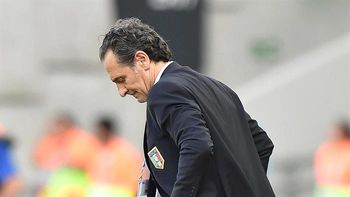 el dt de italia califico el arbitraje como una vergüenza y renuncio el dt de italia califico el arbitraje como una vergüenza y renuncio