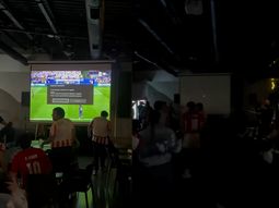 Video: el problema técnico en un bar de Paraguay durante el penal del triunfo que volvió viral Video: el problema técnico en un bar de Paraguay durante el penal del triunfo que volvió viral