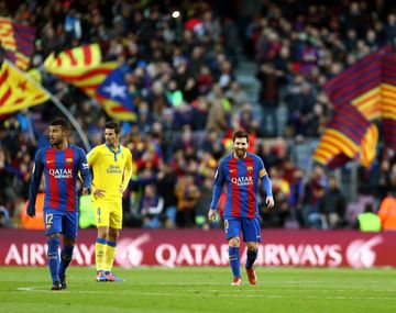 Messi casi convierte de tiro de esquina