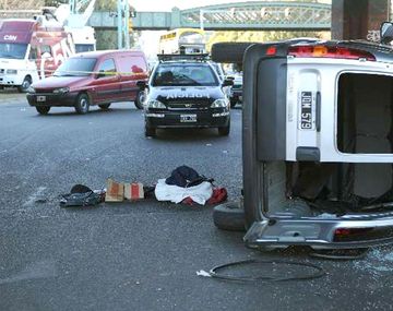 Tiroteo y vuelco en Palermo: dos jóvenes delincuentes heridos