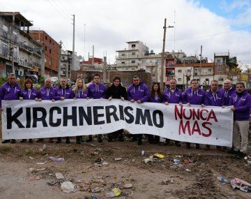 La foto en Villa Celina con la que Milei inició la campaña de LLA en la Provincia