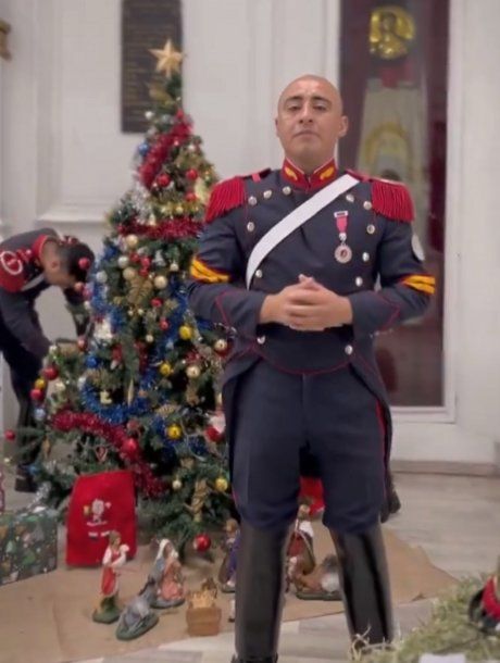 El saludo de los Granaderos en lenguaje de señas para Navidad y Año Nuevo