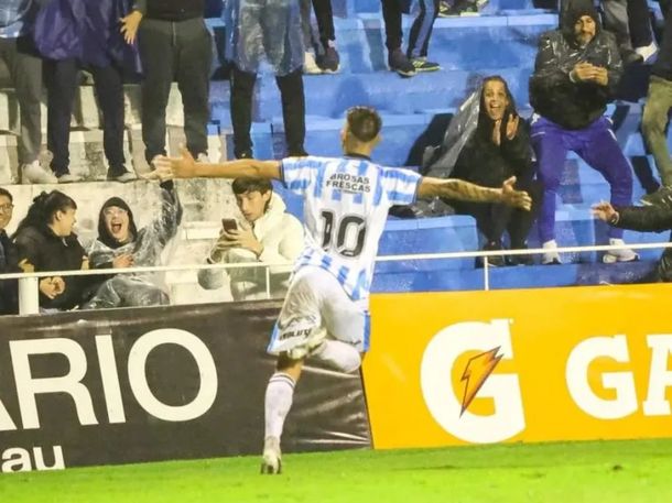 Como en sus mejores épocas: el golazo de Ricardo Centurión en Racing de Córdoba