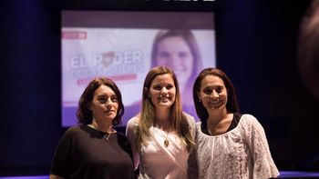 Caren Tepp (centro) encabeza la lista de 15 mujeres de Ciudad Futura