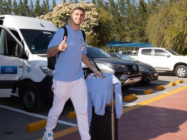 Dibu Martínez, al llegar a Ezeiza: Soy un hincha más de la Selección