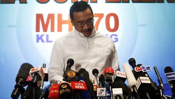 Hishamudin Husein, en conferencia de prensa Hishamudin Husein, en conferencia de prensa