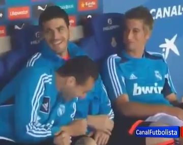 Jugador del Madrid se sentó en el banco pero no estaba convocado