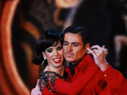 Victoria Onetto y Adrián Sánchez bailan milonga