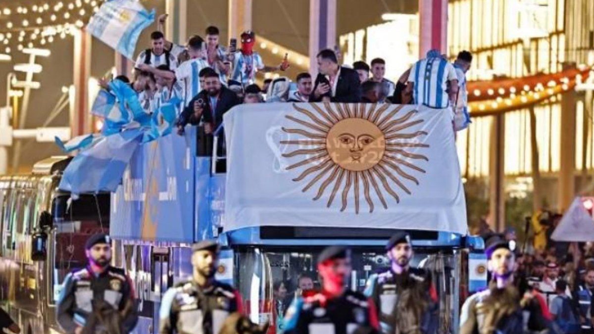 Selecci n argentina as ser la caravana de los campeones del mundo