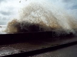 renuevan el alerta por sudestada y crecida del rio de la plata renuevan el alerta por sudestada y crecida del rio de la plata