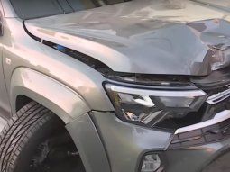 una camioneta choco un auto estacionado en villa crespo y dos personas quedaron heridas