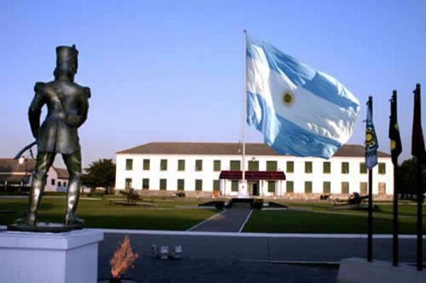 Murió un aspirante durante un entrenamiento en la Escuela de Suboficiales