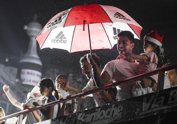 VIDEO: Así fue la postergada vuelta olímpica de River en el Monumental