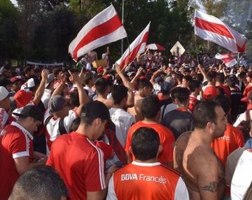 Los hinchas de River manifestarán su bronca con un banderazo en el Monumental
