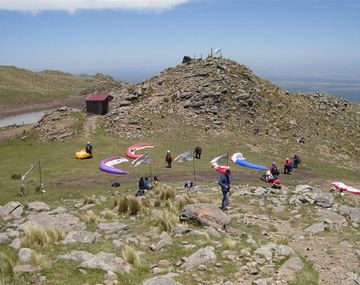 Murió una turista y un instructor al caer el parapente
