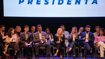 Carolina Cosse lanzó su plan de gobierno en el teatro El Galpón. Carolina Cosse lanzó su plan de gobierno en el teatro El Galpón.