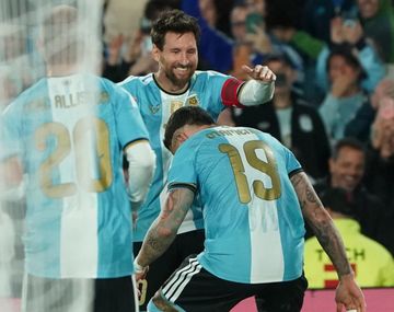 La genialidad de Messi para el gol de Otamendi en la noche soñada en el Monumental