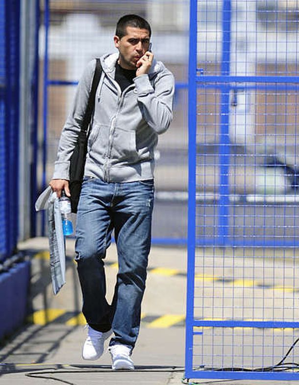 Ultimátum: Riquelme debe rescindir su contrato o volver