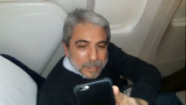 Increparon a Aníbal Fernández en un vuelo a Londres