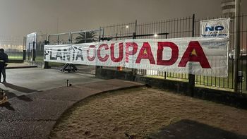 Fancap ocupó la refinería de La Teja en contra de la asociación entre Ancap y privados para el negocio del portland y la cal en Uruguay. Fancap ocupó la refinería de La Teja en contra de la asociación entre Ancap y privados para el negocio del portland y la cal en Uruguay.